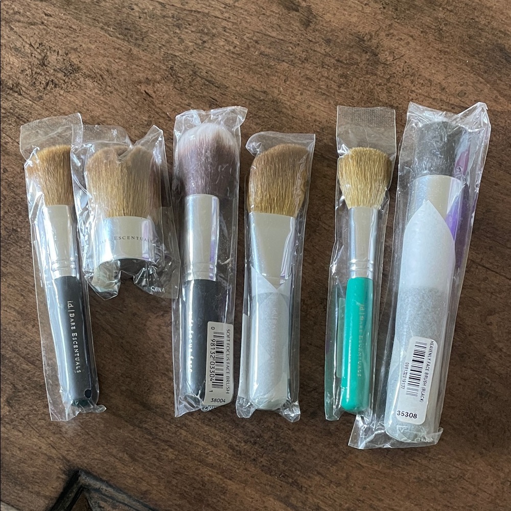 Makeup Brush Set with Black and Teal Handles